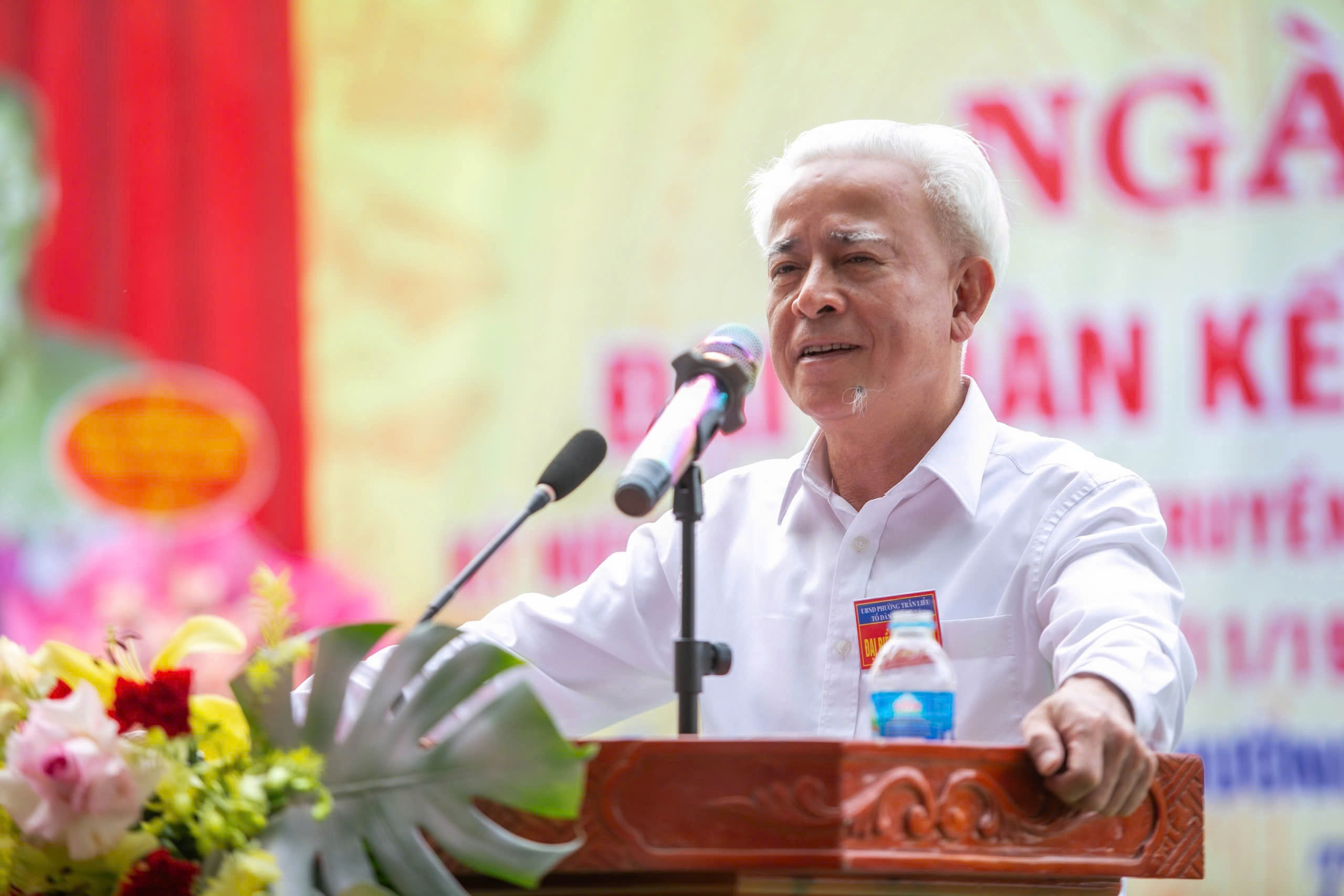 Đồng chí Nguyễn Đình Chuyến, Uỷ viên Ban Thường vụ Thành uỷ, Trưởng Ban Nội chính Thành ủy dự Lễ trao Huy hiệu Đảng và Ngày hội Đại đoàn kết tại phường Trần Liễu