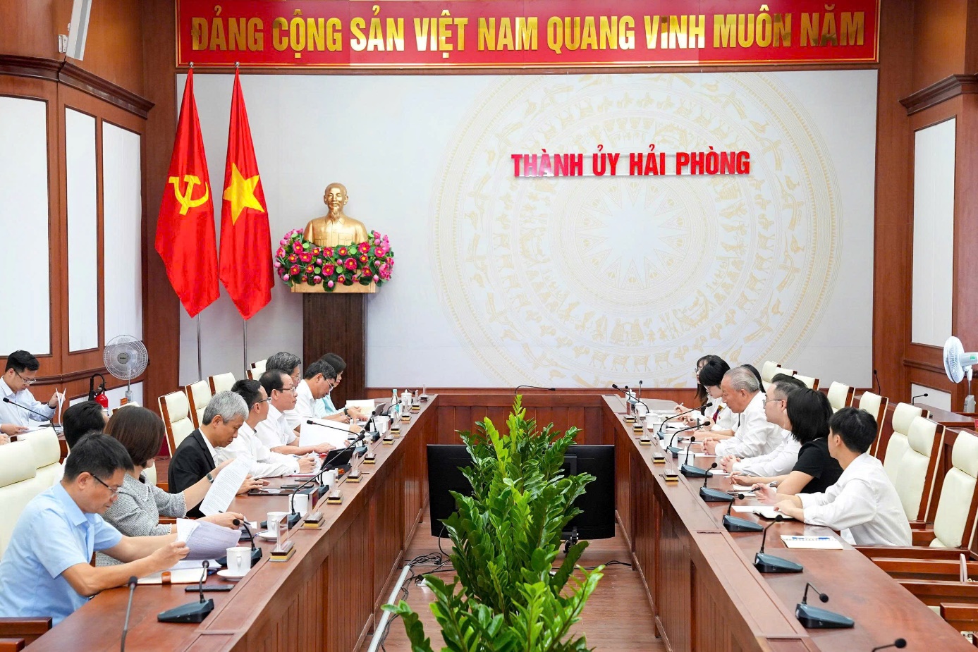 https://cdn.haiphong.gov.vn/gov-hpg/1/tintuc/2025/10/tu3638966569841105940.jpg