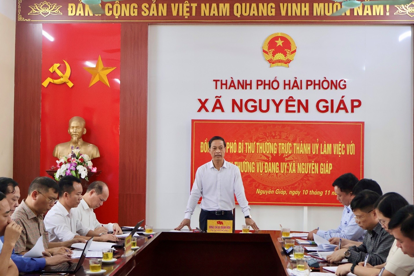 Phó Bí thư Thường trực Thành ủy Đỗ Mạnh Hiến làm việc với Ban Thường vụ Đảng ủy xã Nguyên Giáp về phát triển kinh tế - xã hội địa phương