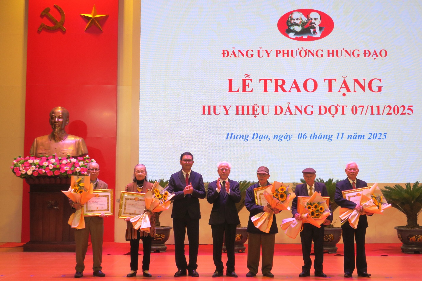 https://cdn.haiphong.gov.vn/gov-hpg/1/tintuc/2025/11/img_4836638980154309528198.JPG