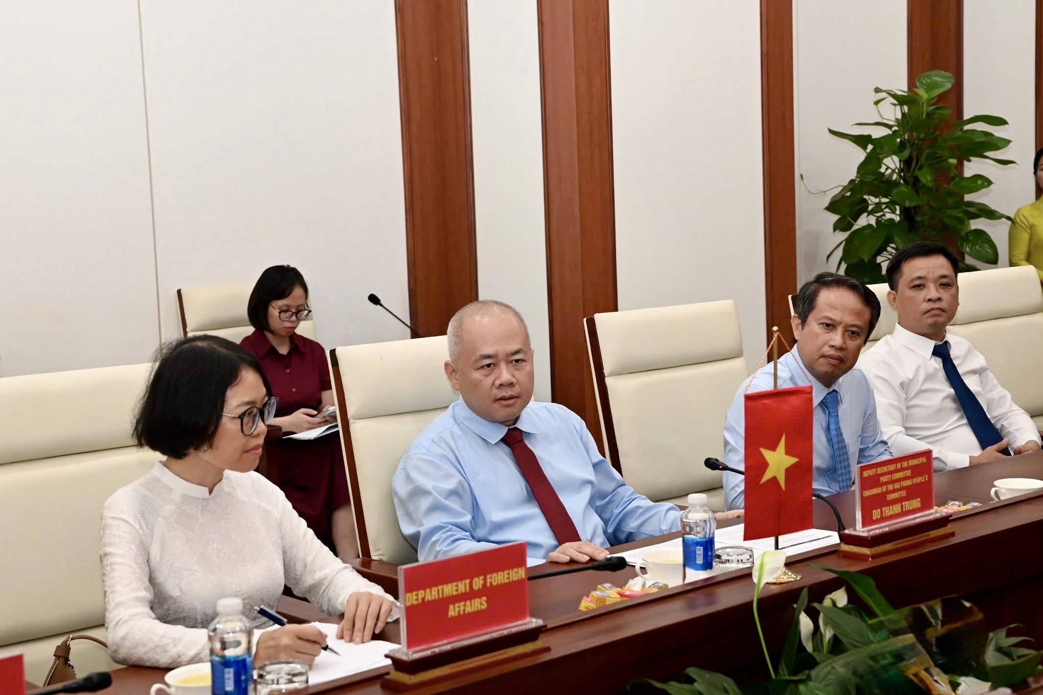 Chủ tịch UBND thành phố Đỗ Thành Trung tiếp Chuẩn Đô đốc và Đại sứ Vương quốc Hà Lan