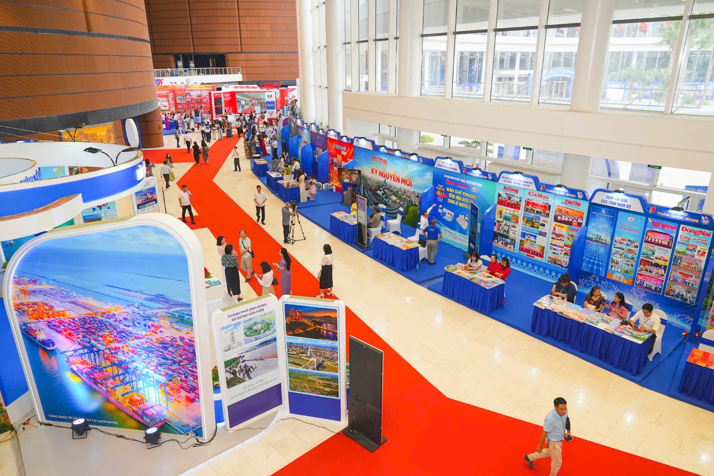 Description: https://cdn.haiphong.gov.vn/gov-hpg/1/tintuc/2026/6/196-hoibao-kgtrungbay639174886918786109.jpg