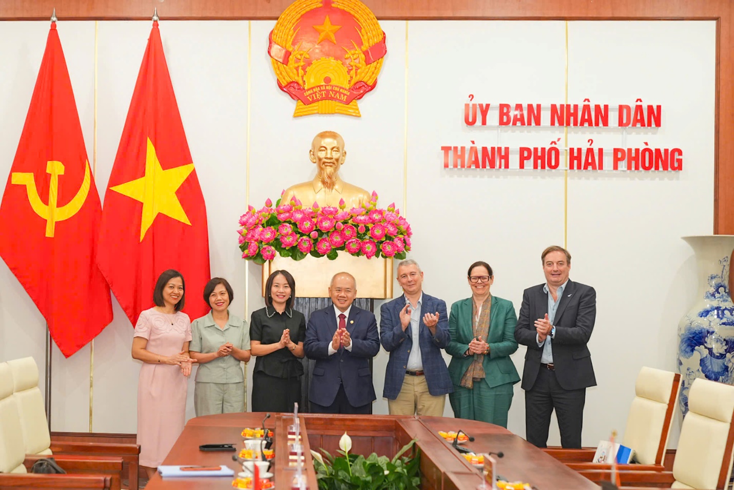 Description: https://cdn.haiphong.gov.vn/gov-hpg/1/tintuc/2026/6/196-tiepdoan-1639174872035417750.jpg