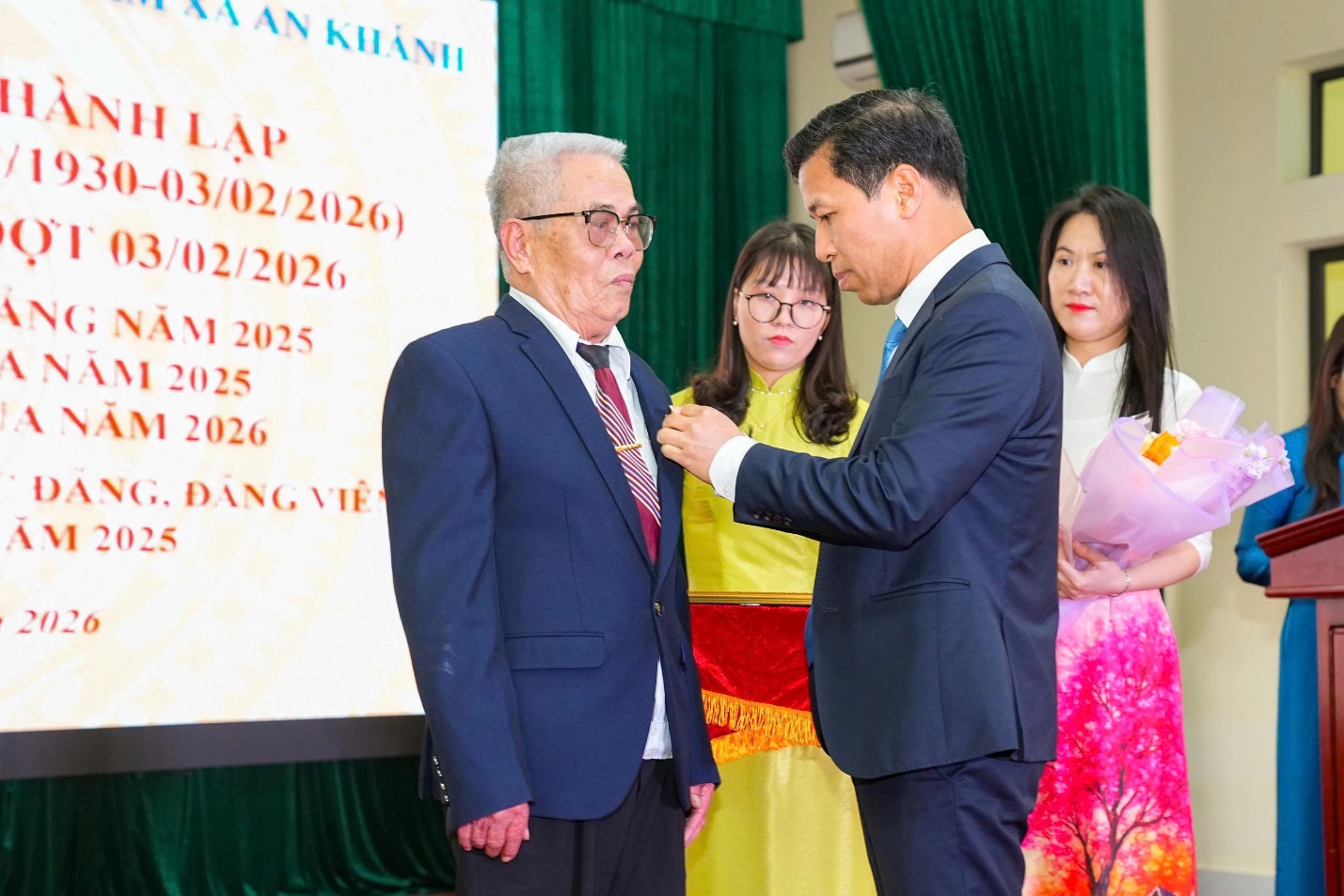 Xã An Khánh Kỷ niệm 96 năm Ngày thành lập Đảng và khen thưởng tập thể, cá nhân tiêu biểu trong các phong trào thi đua